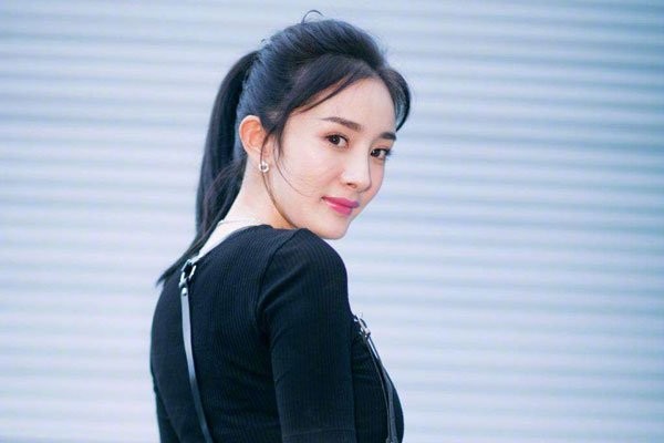 赵丽颖杨幂关系好吗 赵丽颖在不断的谩骂杨幂？