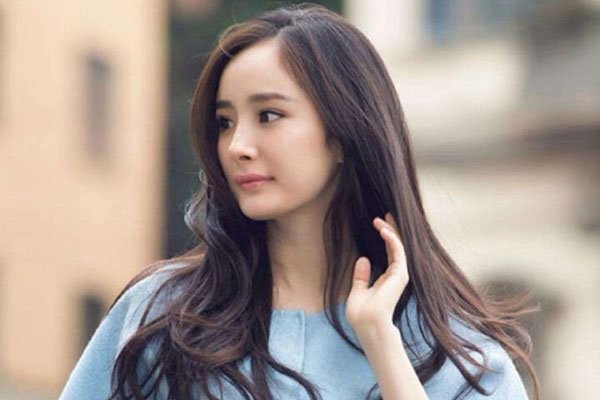 赵丽颖杨幂关系好吗 赵丽颖在不断的谩骂杨幂？