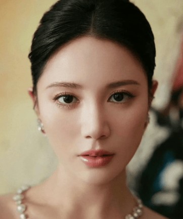 明星离婚后遗症：王雨馨的反击与黄景瑜的“无语后续”