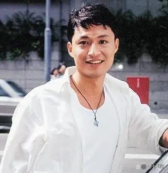 马景涛似乎迎来了第三次婚姻！他与爱人亲密接触