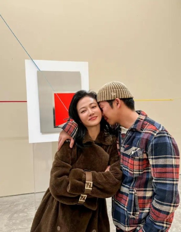 谭卓道出真相！前晒章宇合影照片，绝不承认恋情传闻