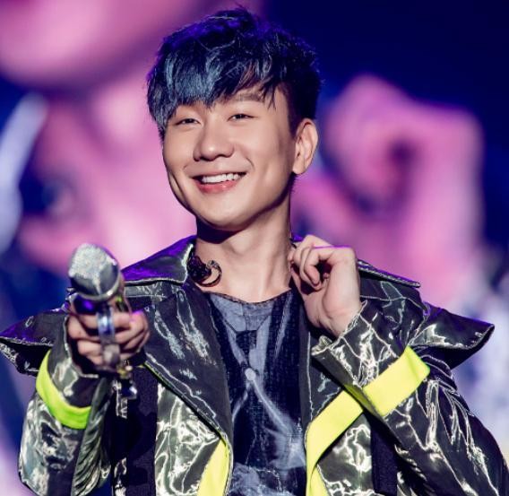 “家境显赫”却从不炫富的明星，冯绍峰上榜，最后一位竟是王子