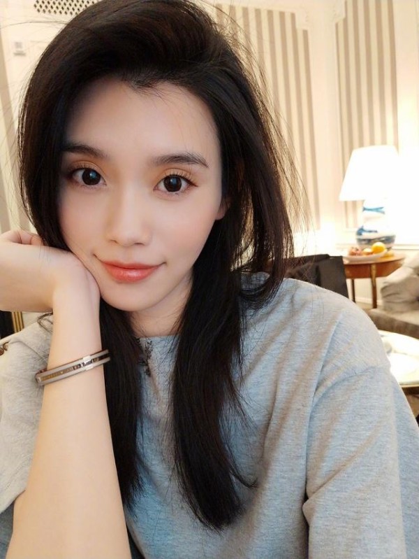 何猷君带着奚梦瑶上热搜，她注定就是豪门命？