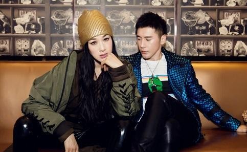 张伦硕和家人看电影, 结果女儿吓坏要求陪睡, 还泄露了一个秘密