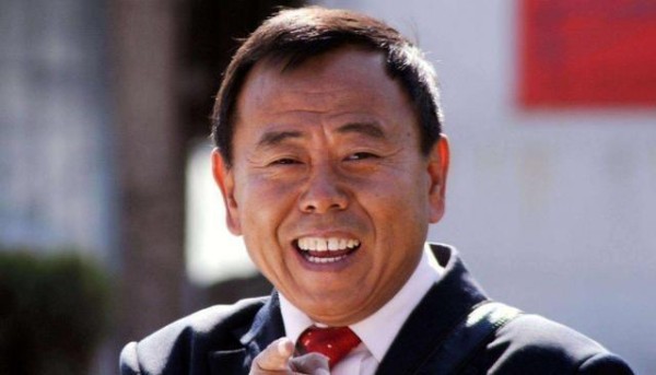 因不认识蔡徐坤，潘长江被粉丝骂，如今声称不认识肖战
