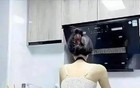 她们一边做饭一边卖淫