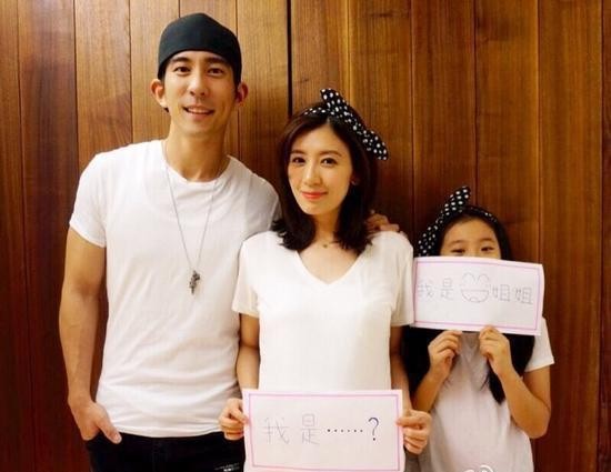 大龄男明星都找了小花旦, 大龄女明星只能找小鲜肉