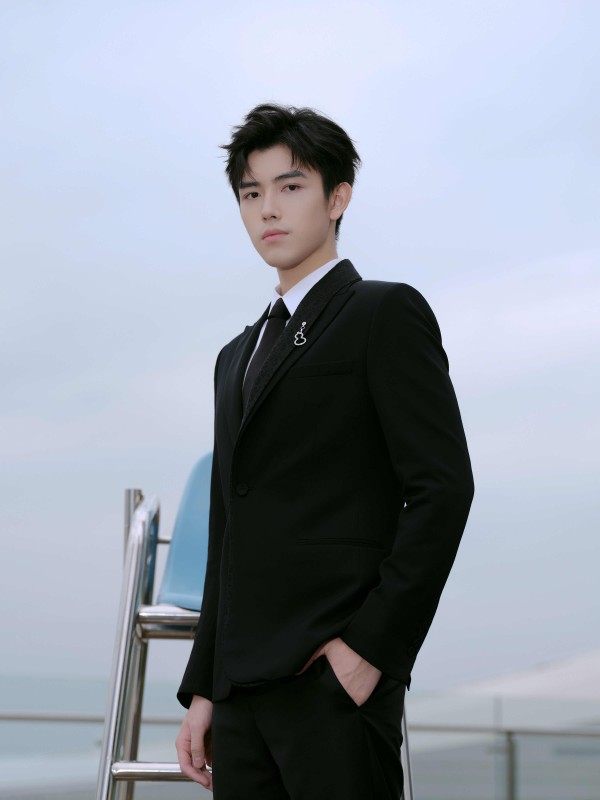 陈飞宇.jpg