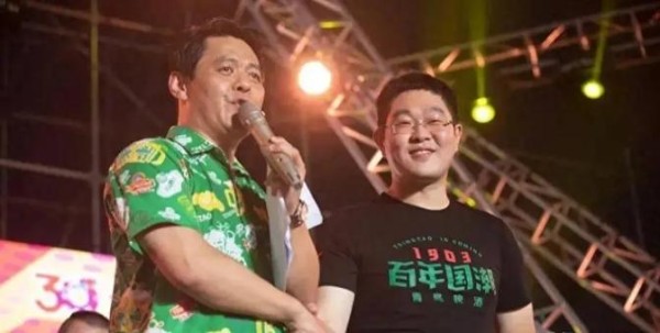 回顾青岛酒王任光超：平时不喝酒，通过啤酒改变人生，娶美女记者