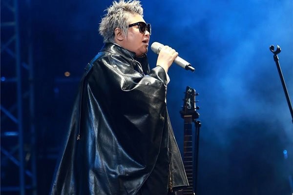 李延亮和韩红谈过恋爱吗 一直认为韩红不会结婚