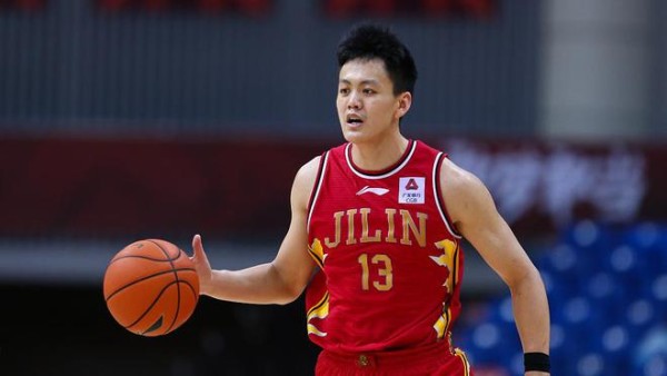 CBA争议！姜宇星场均18+6却无缘全明星，完爆36岁老将为何落选？