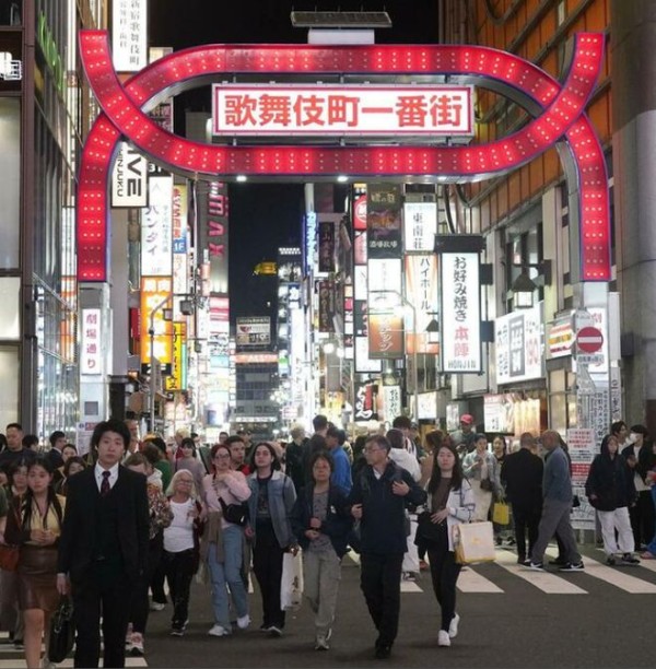 新宿歌舞伎町牛郎“频繁”当街被砍，背后有着什么样的故事
