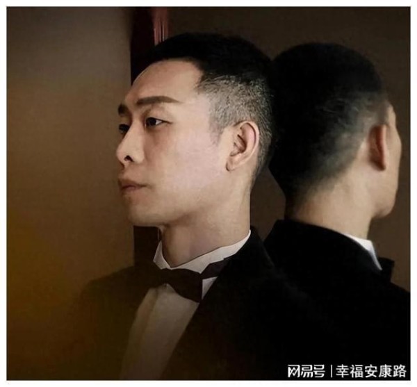 带着儿子二婚嫁影帝张译，18年后发现她嫁得有多值！