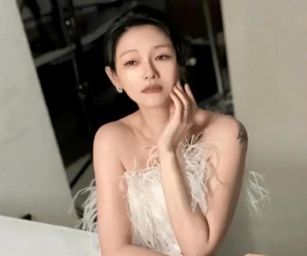 汪小菲母子罕见同框，41岁汪小菲状态被质疑，合伙人曝其事业动向