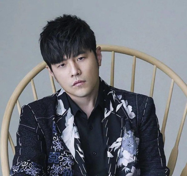 明星热闹事，绯闻缘何来？