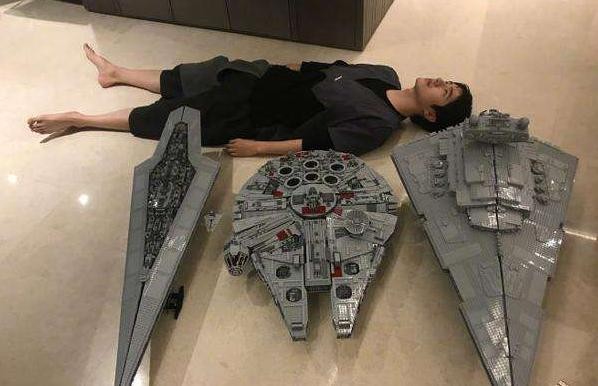刘昊然玩绝版乐高，陈立农满墙手办，男明星的爱好真烧钱！