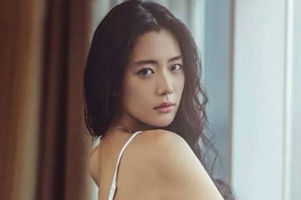 李成敏演过的三级有哪些 19禁节目趴地抖臀舞个人资料
