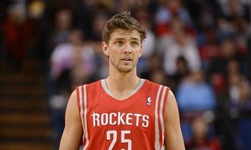 NBA圈子太小了，帕森斯的女友，布克的女友，是双胞胎姐妹花