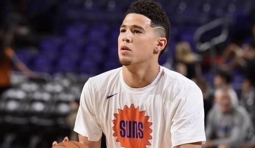 NBA圈子太小了，帕森斯的女友，布克的女友，是双胞胎姐妹花