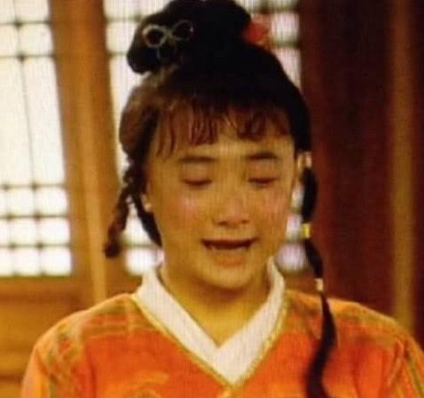女装大佬艾比走红后，男星也开始穿女装，黄渤却撞脸广场舞大妈
