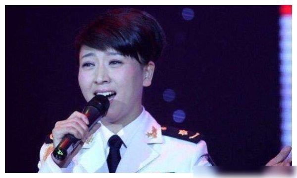 被赵本山培养19年闫学晶，曾被传“反目成仇”，背后真相令人意外