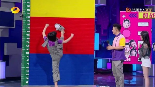 明星柔韧大比拼，宋茜、鞠婧祎逆天柔韧性获网友点赞