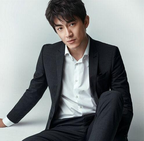 王丽坤拒绝百万富翁求婚, 和小她九岁的男生在一起, 只因他是?