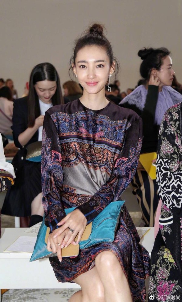 前后任王丽坤蒋梦婕,同台看秀零交流,比美更心机,姚晨最尴尬?