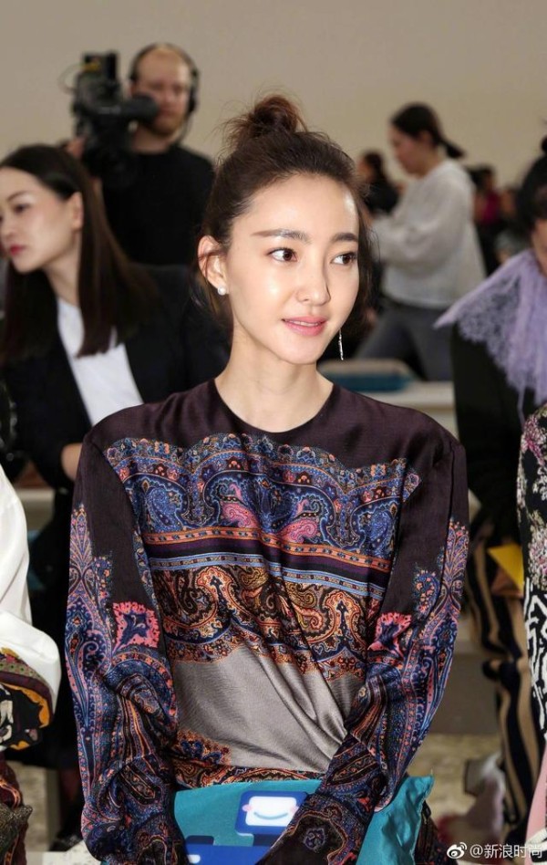 前后任王丽坤蒋梦婕,同台看秀零交流,比美更心机,姚晨最尴尬?