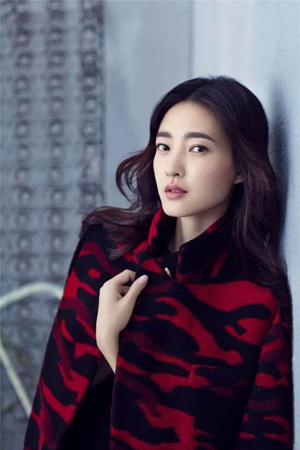 王丽坤拒绝百万富翁求婚, 和小她九岁的男生在一起, 只因他是?