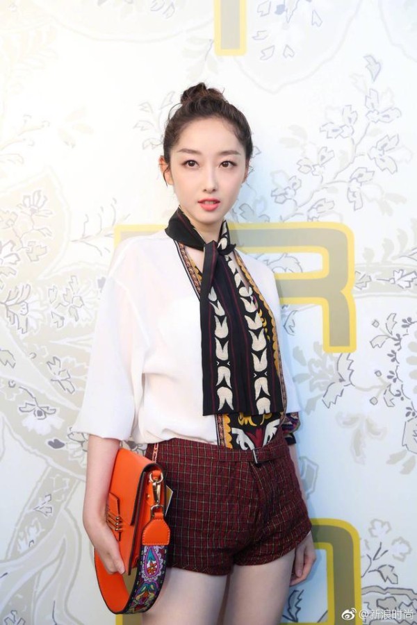 前后任王丽坤蒋梦婕,同台看秀零交流,比美更心机,姚晨最尴尬?