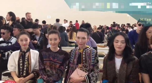 前后任王丽坤蒋梦婕,同台看秀零交流,比美更心机,姚晨最尴尬?
