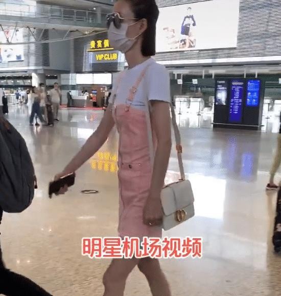 明星真人到底有多瘦？王丽坤机场被偷拍，感叹：瘦得跟鬼一样！