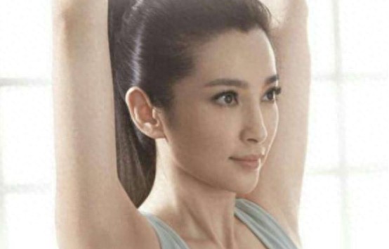 李冰冰招聘保姆一个月10万，李冰冰只看了她一眼，就让保姆走人