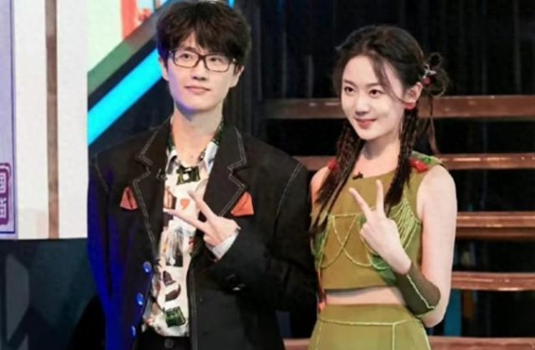 冯禧许嵩疑似分手！女方删除男方相关内容