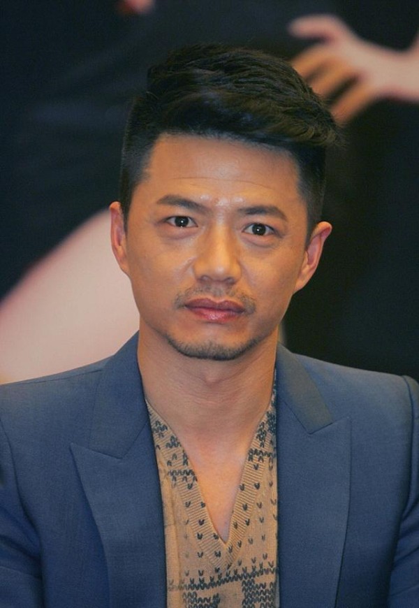 章若楠获光线力捧？段奕宏没戏可拍？朱正廷喜欢买狗？