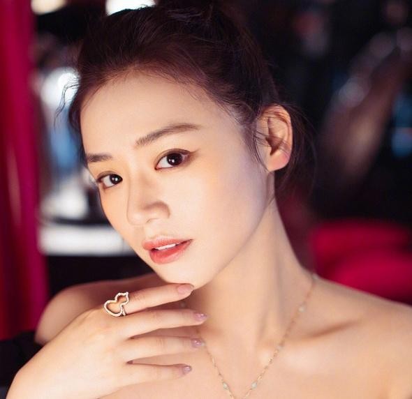 同为新戏宣传，马思纯获圈友转发邓伦却无人帮忙，网友：人缘差