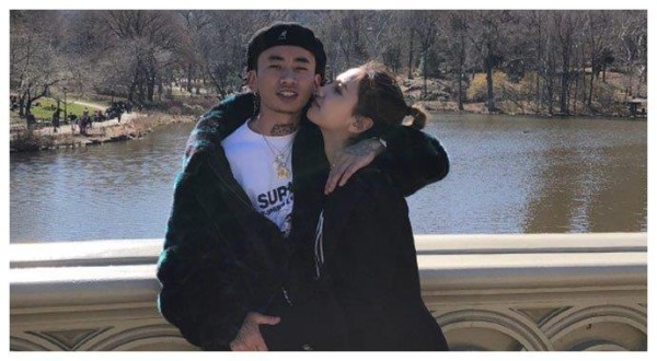 说唱歌手马思唯公布恋情 已晒了一年多的女友终于公开了