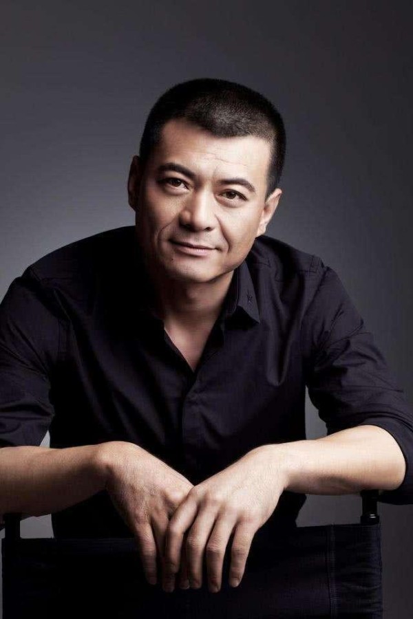 当演员王新军前妻遇上现任妻子,两人差10岁,差距可不是一般的大