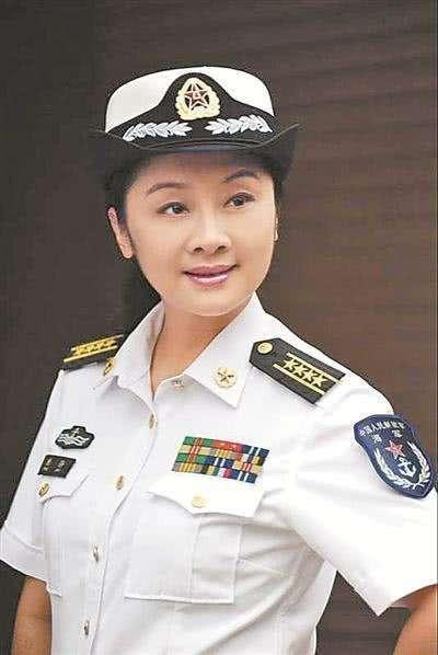 当演员王新军前妻遇上现任妻子,两人差10岁,差距可不是一般的大