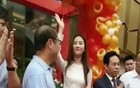 刘亦菲竟然出现在小县城某商城，腰臀好顶啊