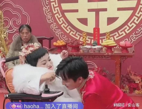时隔五个月，李喜梅与大双再办婚礼，长辈们全程黑脸，网友疑惑