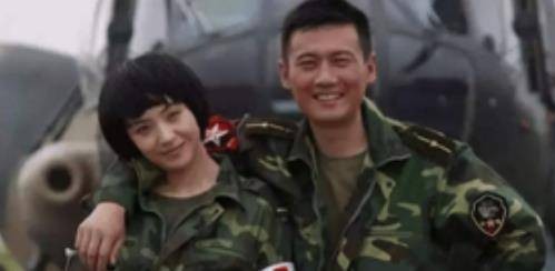 他们是戏里的父女，戏外的夫妻，相差10岁活出不一样的婚姻
