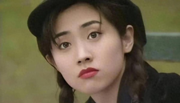 TVB昔日女星张玉珊与向华胜侄子同框，资产超3亿，备受向家人敬重