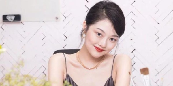 “心机名媛”晚晚的上位史，她远比你想得更精彩
