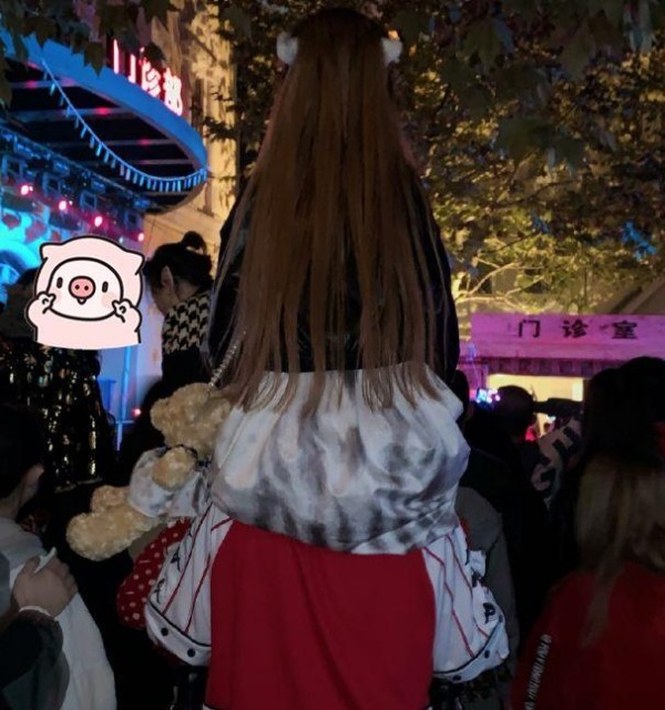 “清宸夫妇”聊天记录被曝光,配文“3字”成亮点,两人真会玩