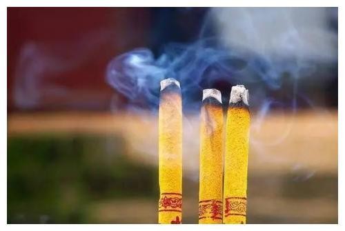 大明星和富商为何不惜重金烧香拜佛，生命不能承受之