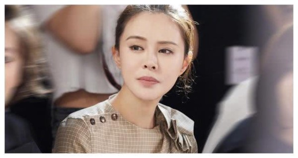 董璇晒写真为闺蜜庆生，关悦嫁佟大为12年，做其背后女人惹人羡慕