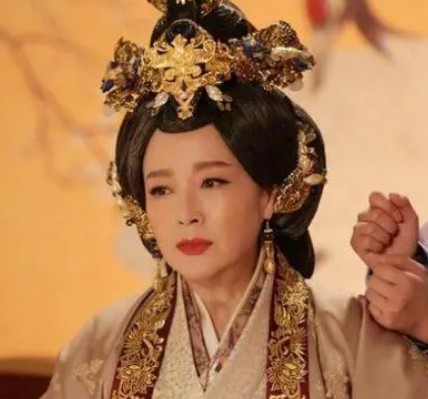 耶律洪基是萧太后什么人？双方什么关系？
