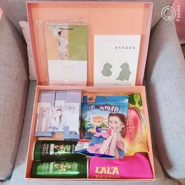 盘点2018年明星送媒体的新年礼物！陈赫的最用心！